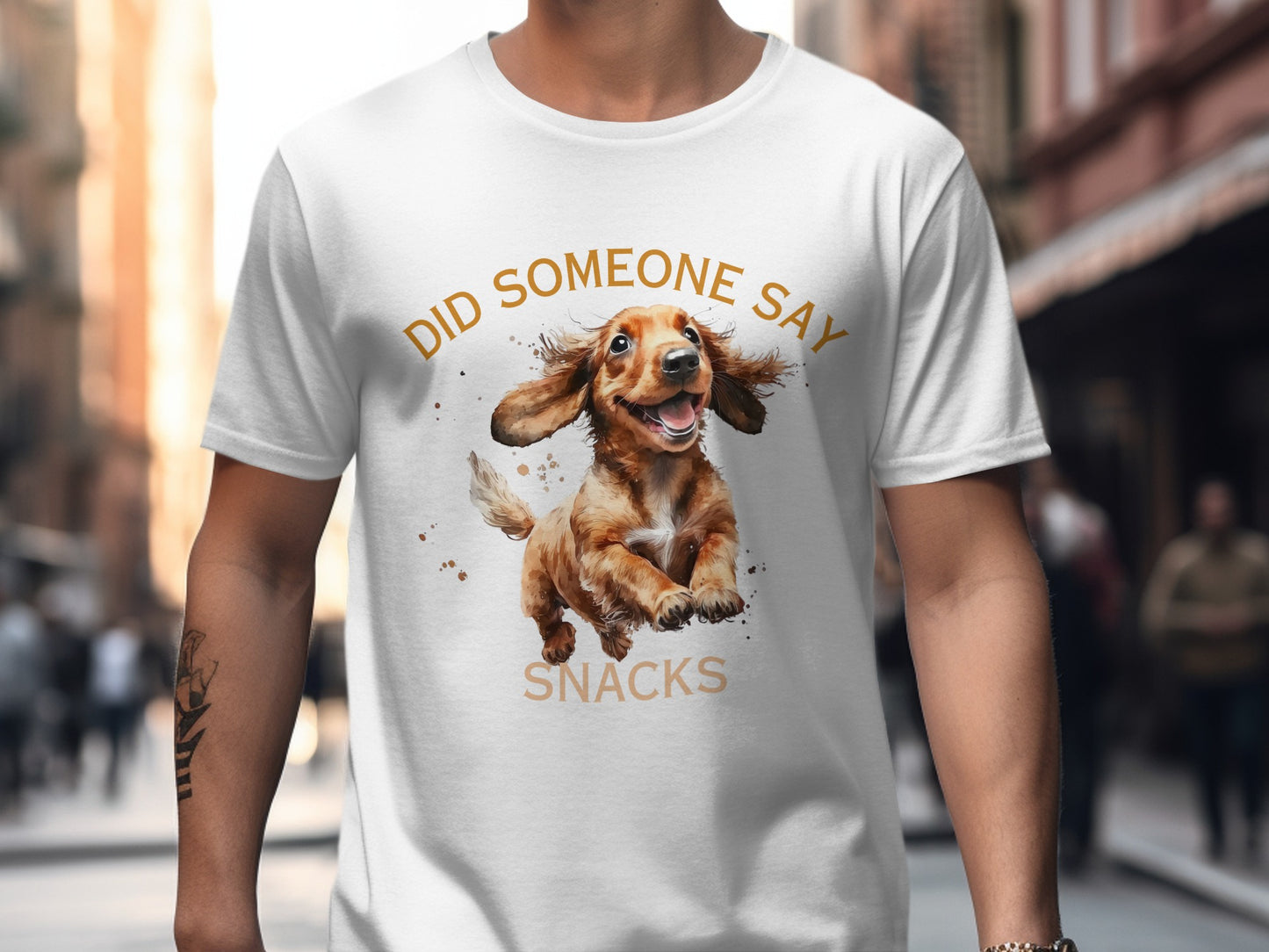 T-shirt with a joyful dachshund running and the text "DID SOMEONE SAY SNACKS".