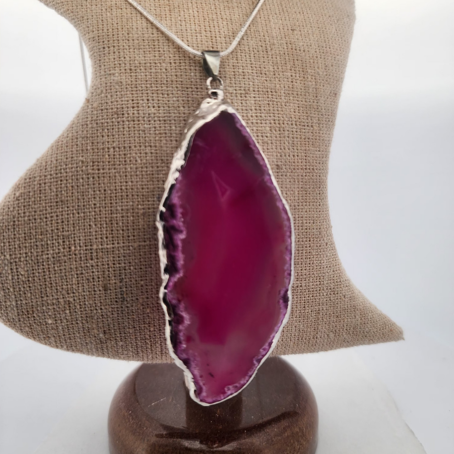 Agate pendant on a mannequin bust with a plain background